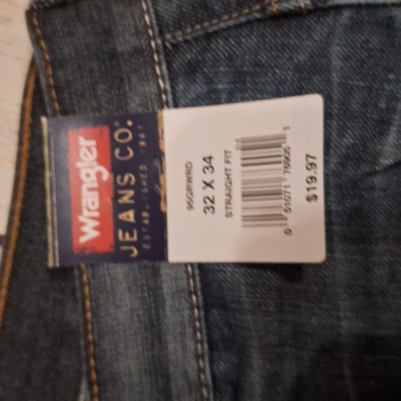 2 Pair Wrangler Jeans Straight Fit Premium 32 X 34 NWT Medium Wash Color - Picture 3 of 9